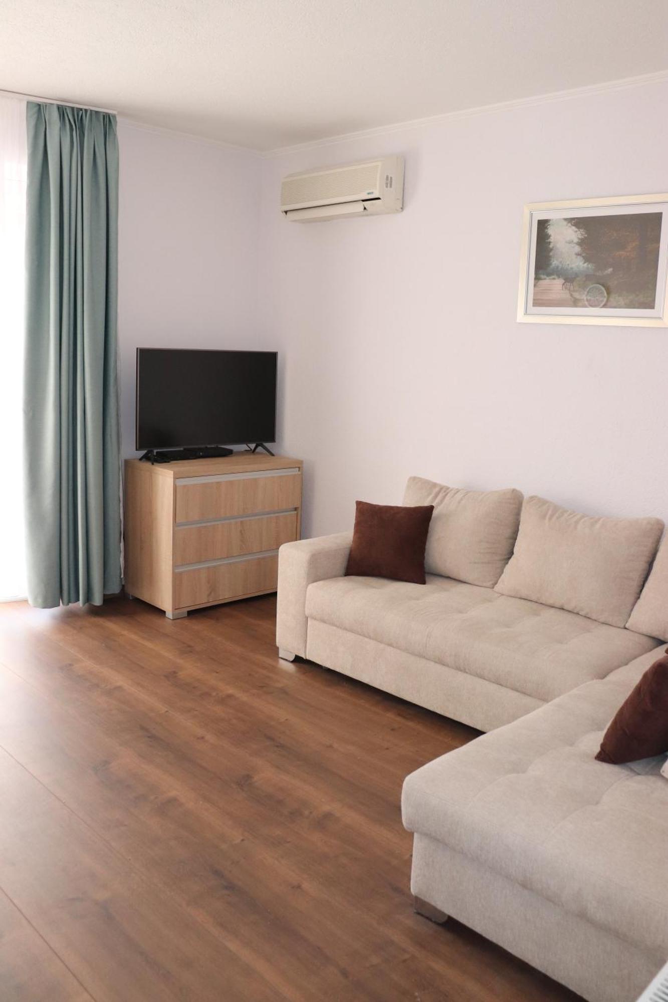 Liget Apartmanhaz Кехидакустани Экстерьер фото